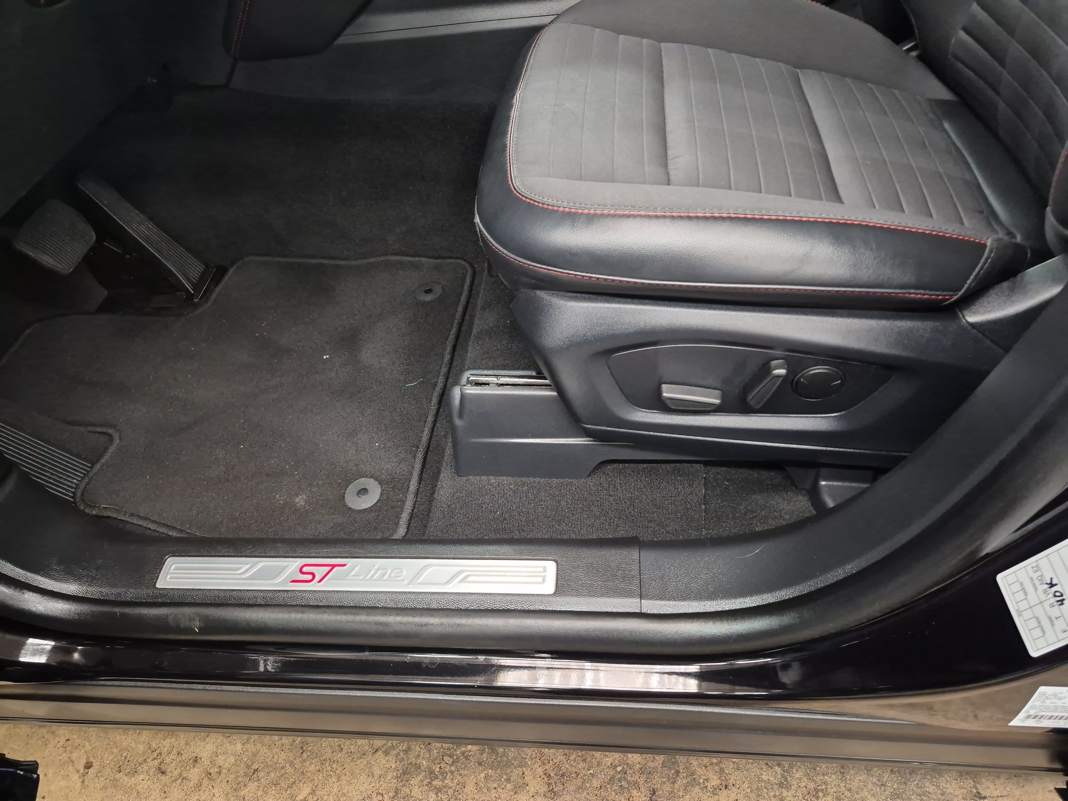 Certified 2025 Ford Explorer ST-Line w/ ST-Line Street Pack AWD/4WD image 12