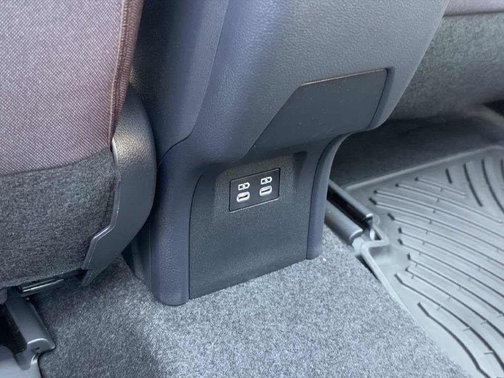 Used 2024 Toyota Prius LE FWD image 18