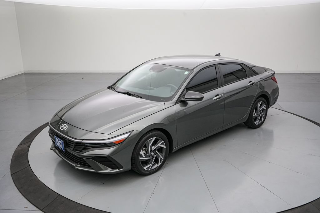 Used 2025 Hyundai Elantra Sport FWD image 8
