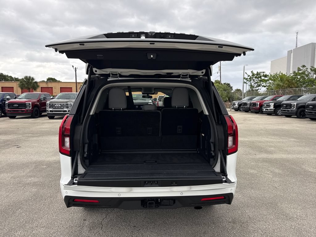 Certified 2025 Ford Expedition Active RWD image 32