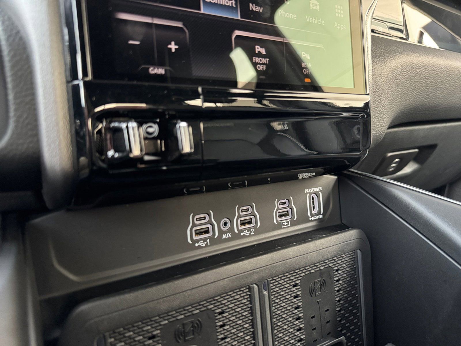 Used 2025 RAM 1500 Laramie w/ Night Edition image 30