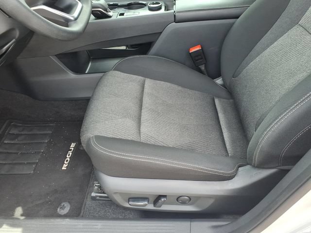 Used 2024 Nissan Rogue SV AWD/4WD image 16