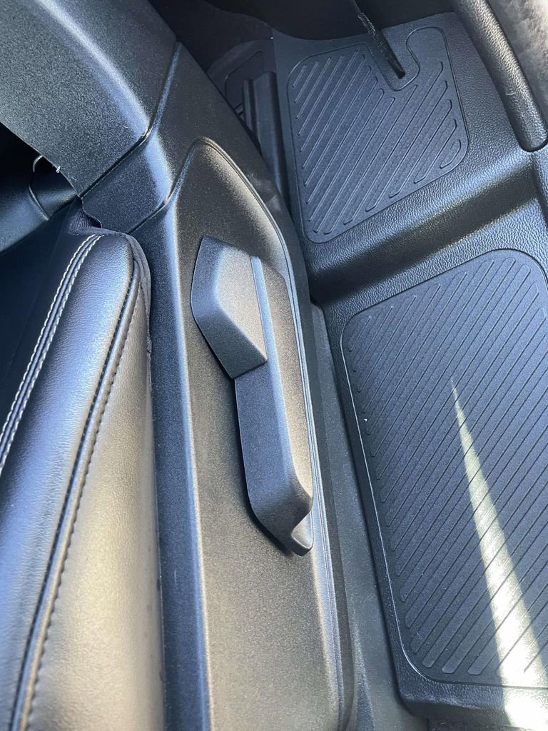 Certified 2022 Ford Explorer XLT w/ Equipment Group 202A image 22