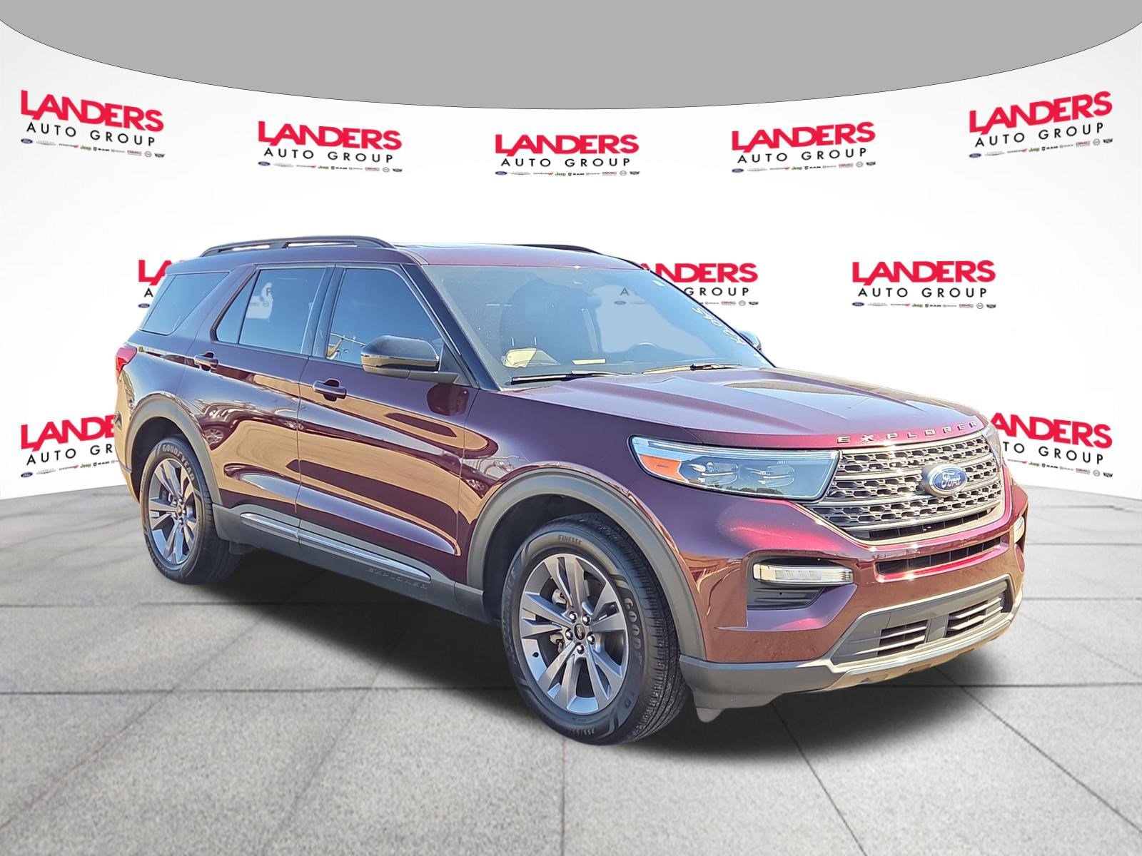 Certified 2022 Ford Explorer XLT w/ Equipment Group 202A AWD/4WD image 1