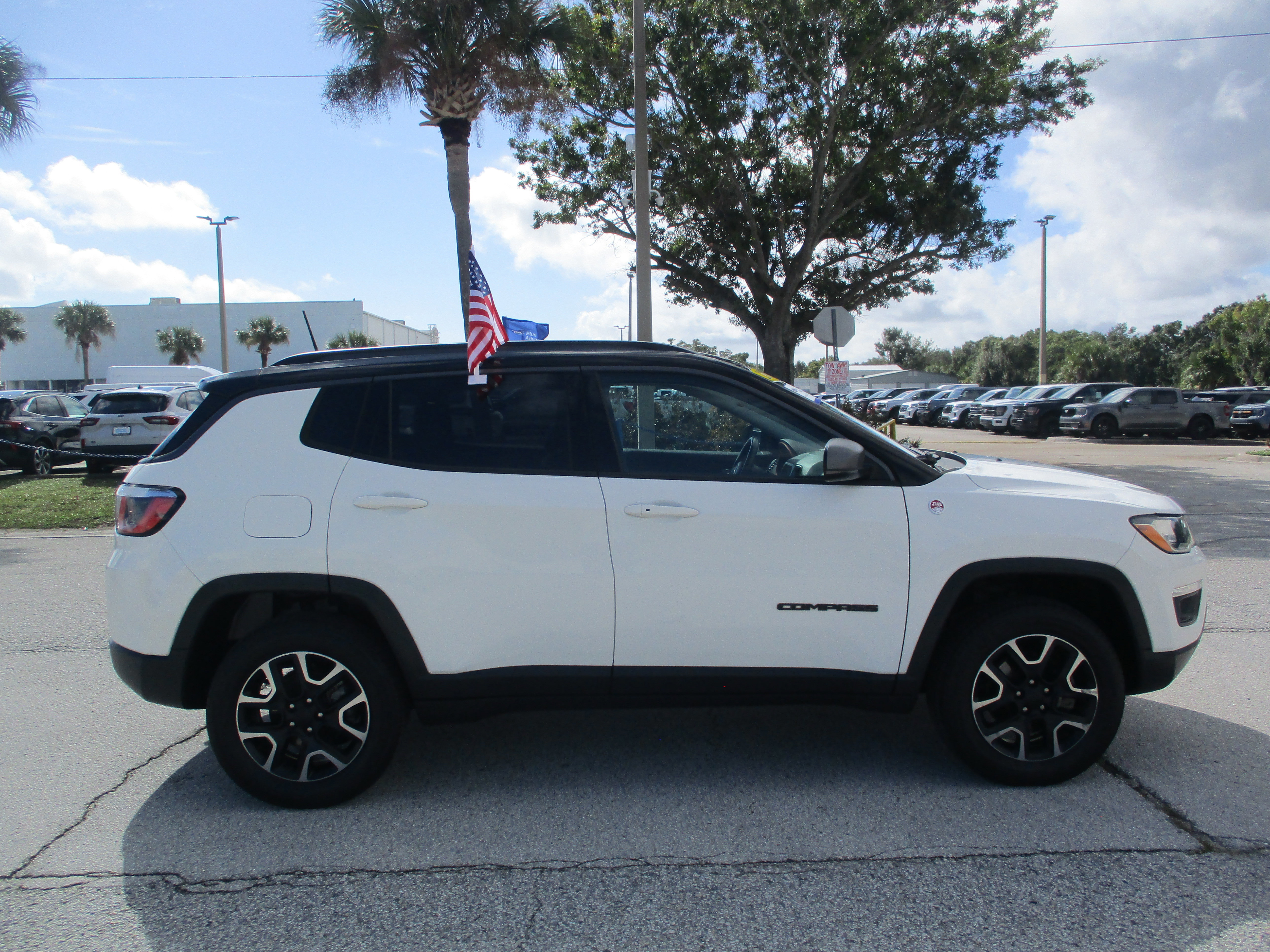 Used 2019 Jeep Compass Trailhawk image 5