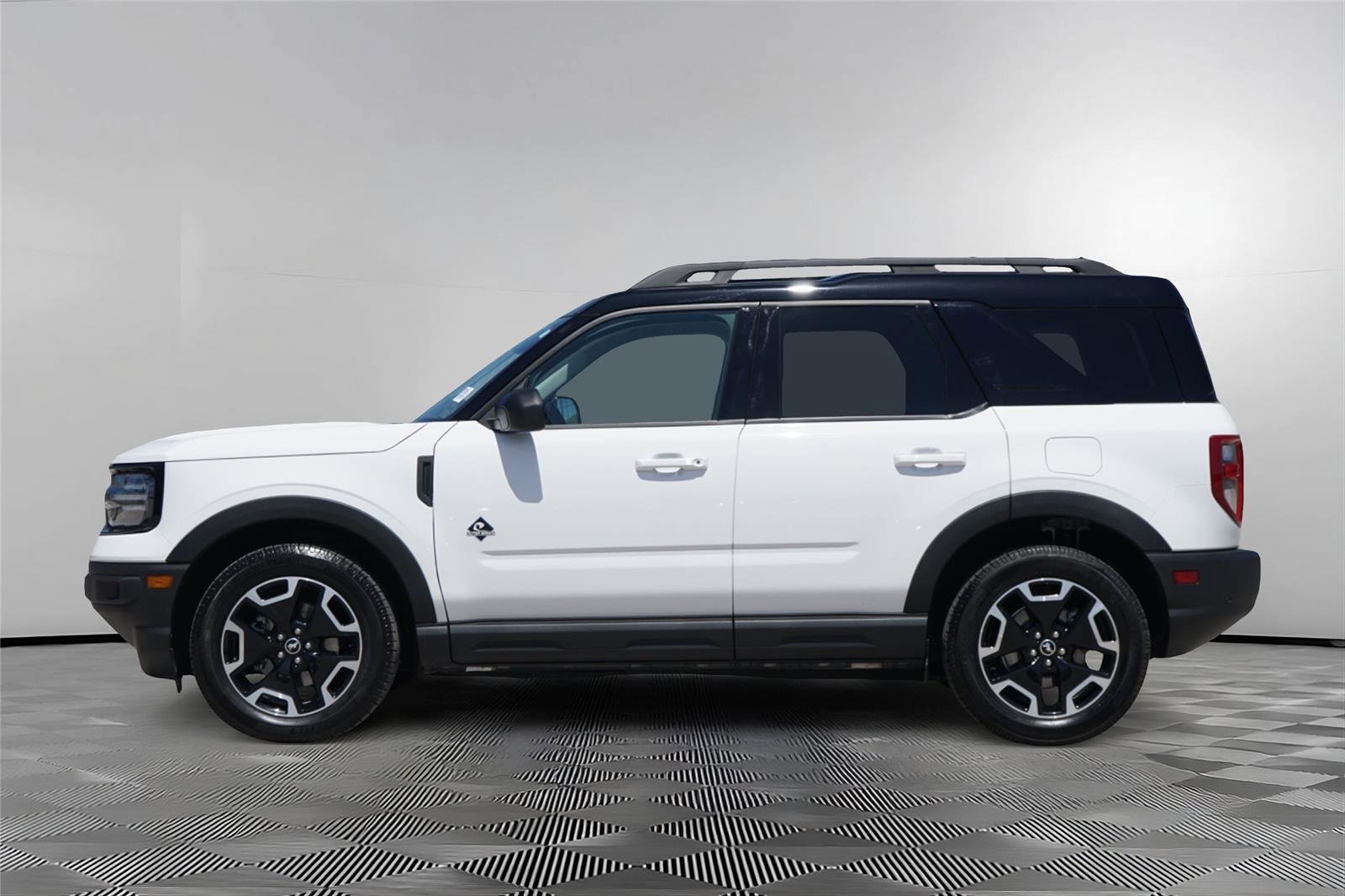 Certified 2024 Ford Bronco Sport Outer Banks w/ Tech Package AWD/4WD image 7