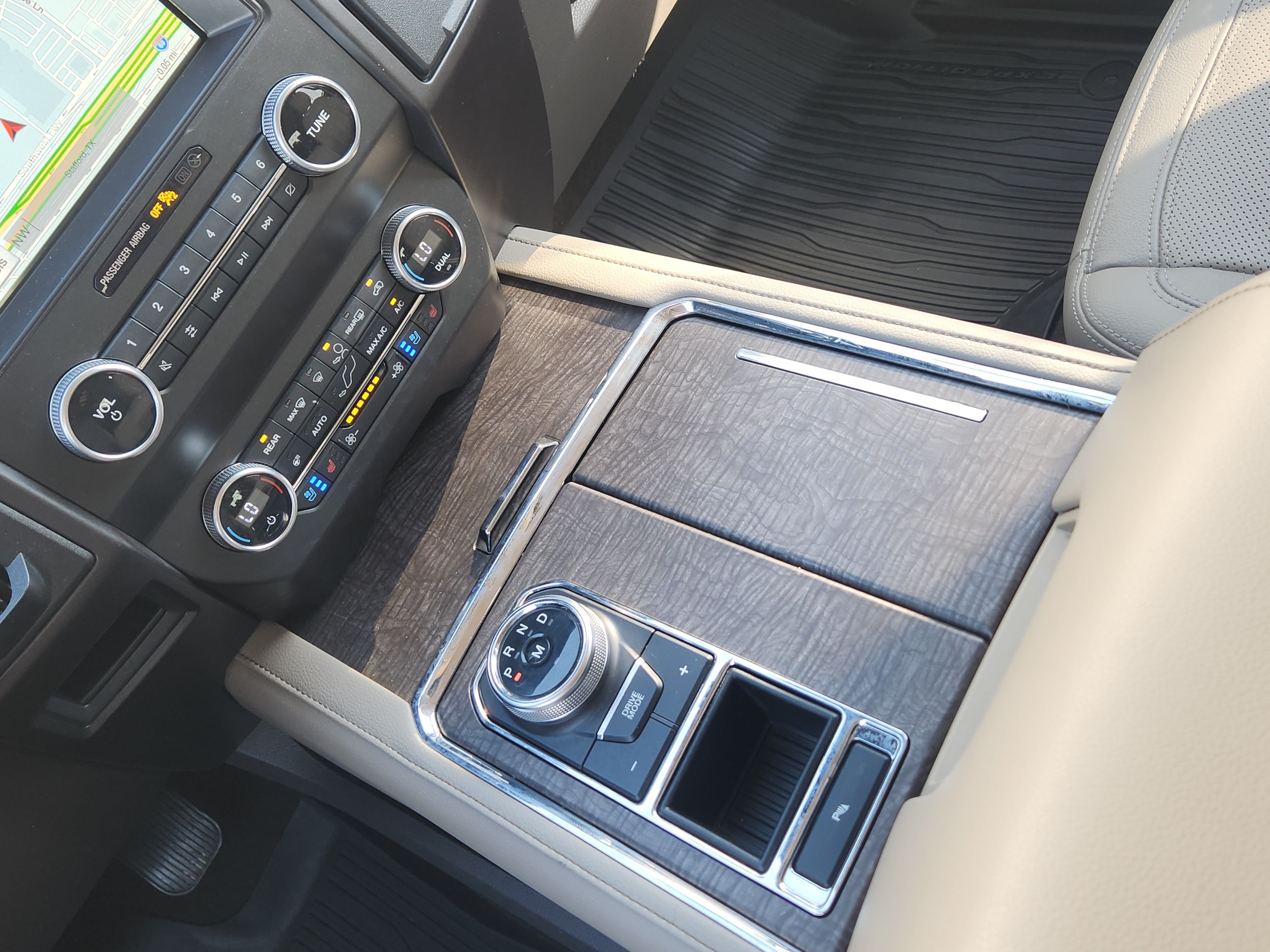 Certified 2019 Ford Expedition Limited w/ Driver Assistance Package RWD image 15