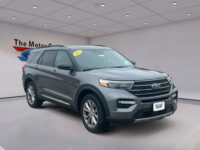 Certified 2023 Ford Explorer XLT w/ Equipment Group 202A AWD/4WD image 3