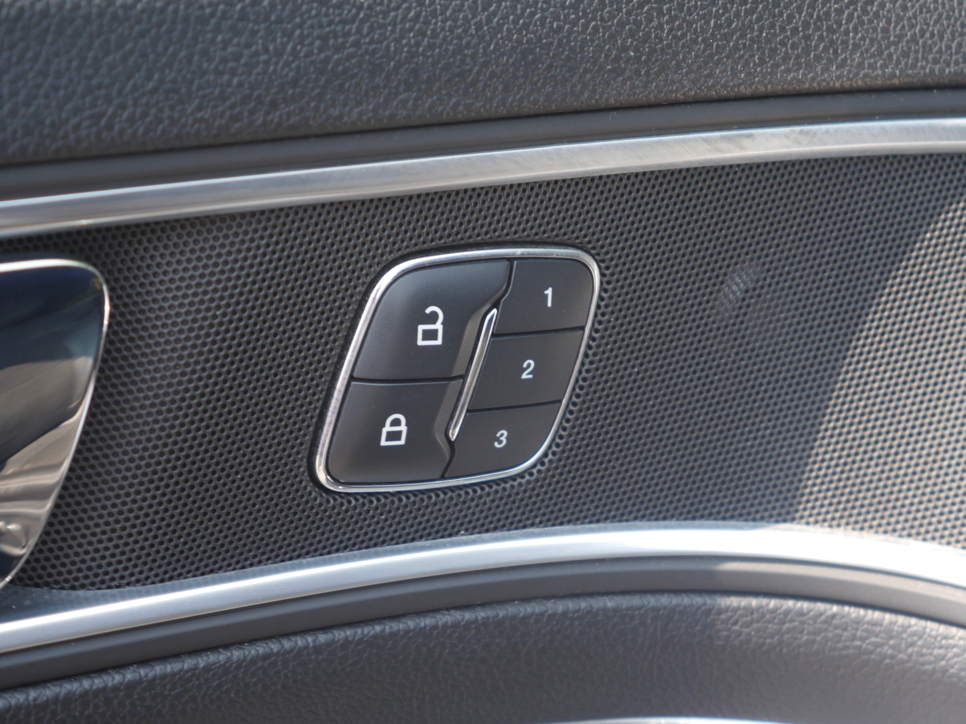 Certified 2017 Ford Explorer Limited FWD image 34