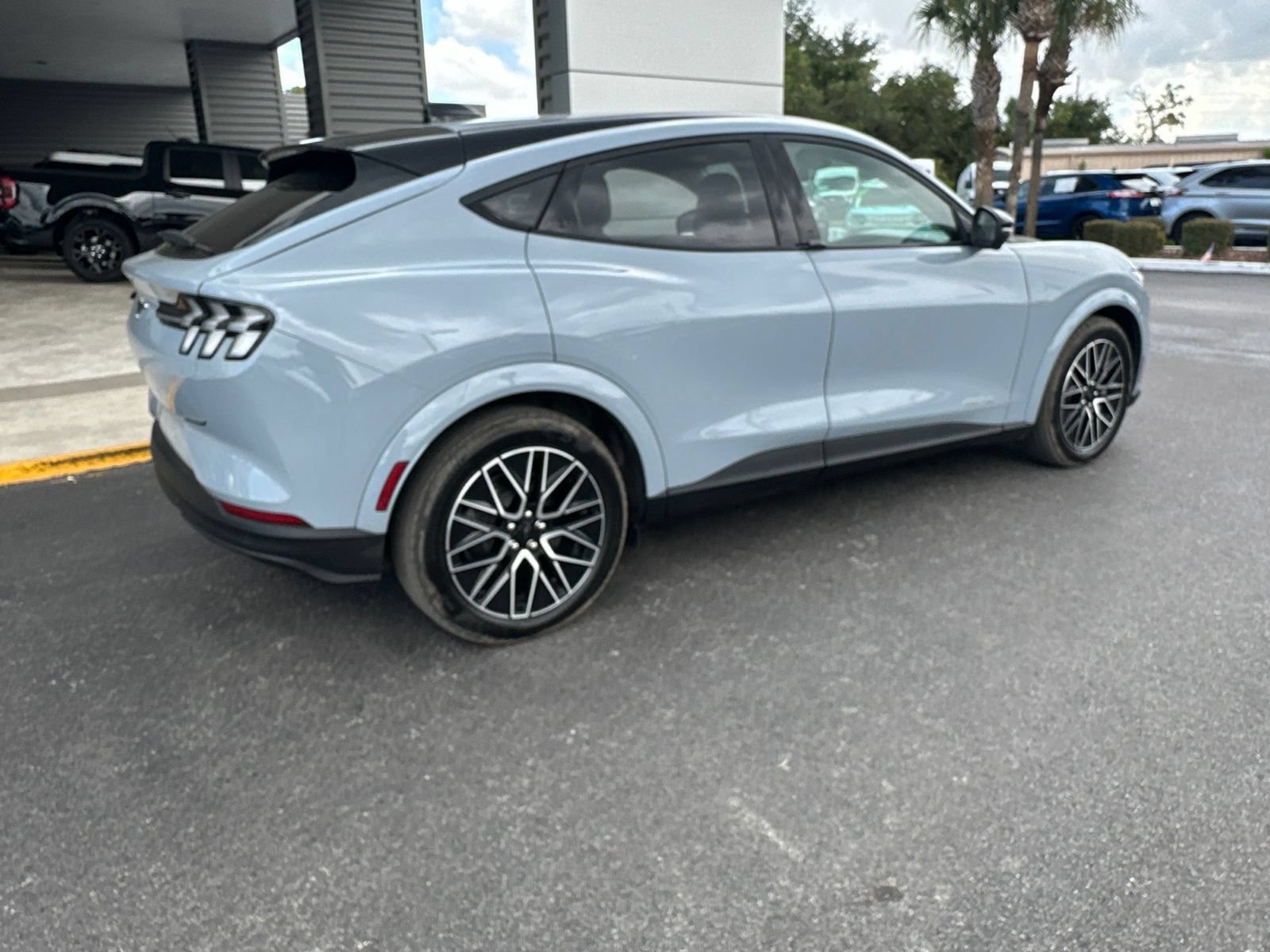 Certified 2025 Ford Mustang Mach-E Premium AWD/4WD image 4