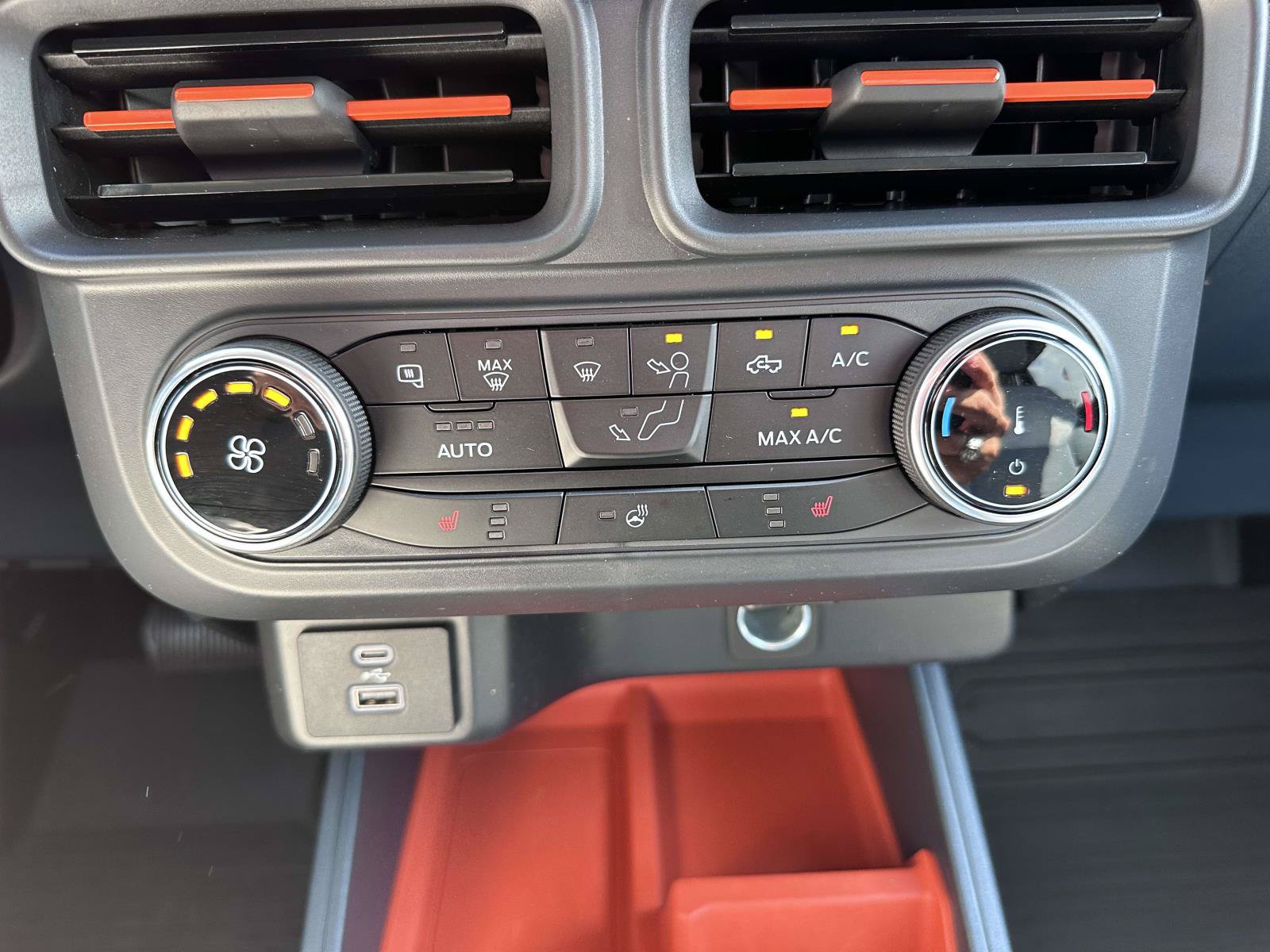Certified 2024 Ford Maverick XLT w/ XLT Luxury Package AWD/4WD image 25