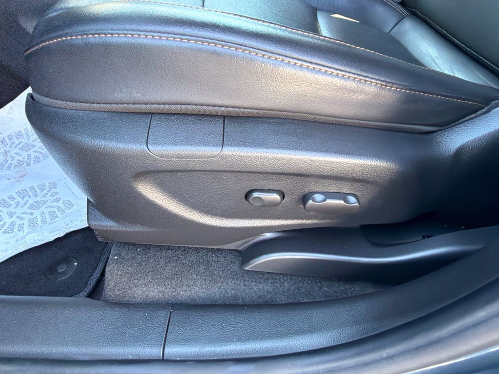 Used 2021 Chevrolet Trax LT w/ Premium Seat Package AWD/4WD image 33