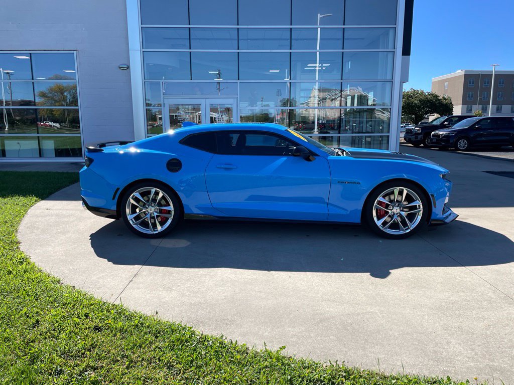 Used 2022 Chevrolet Camaro SS w/ Design Package 3 RWD image 4