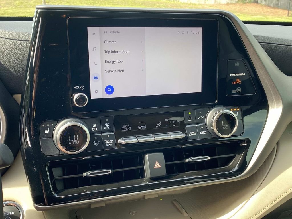 Used 2023 Toyota Highlander XLE FWD image 27