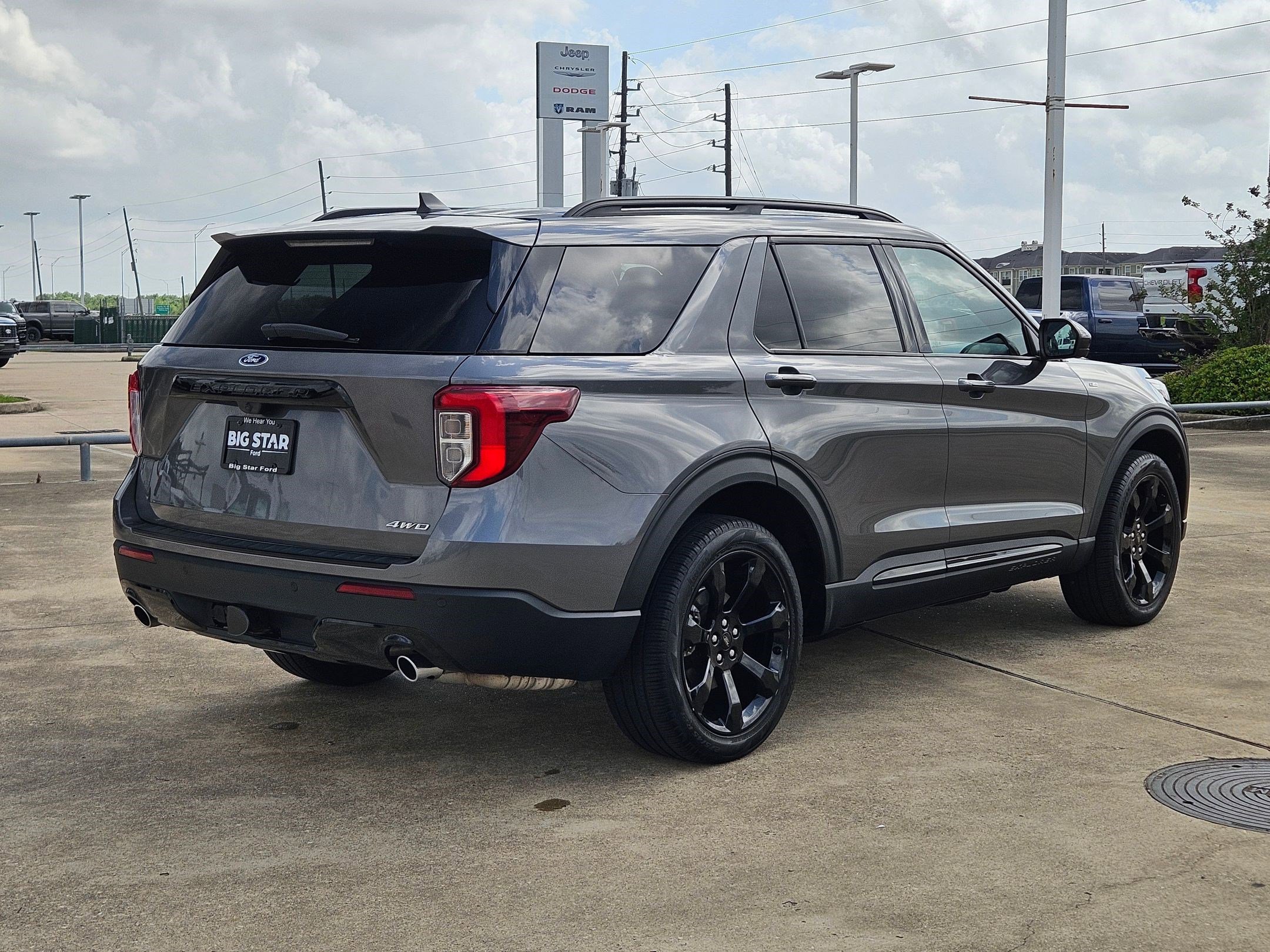 Certified 2023 Ford Explorer ST-Line w/ Class IV Trailer Tow Package AWD/4WD image 3