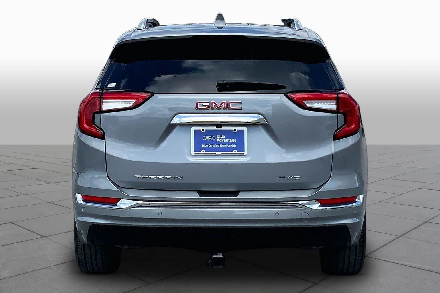Used 2024 GMC Terrain Denali w/ Denali Premium Package AWD/4WD image 5