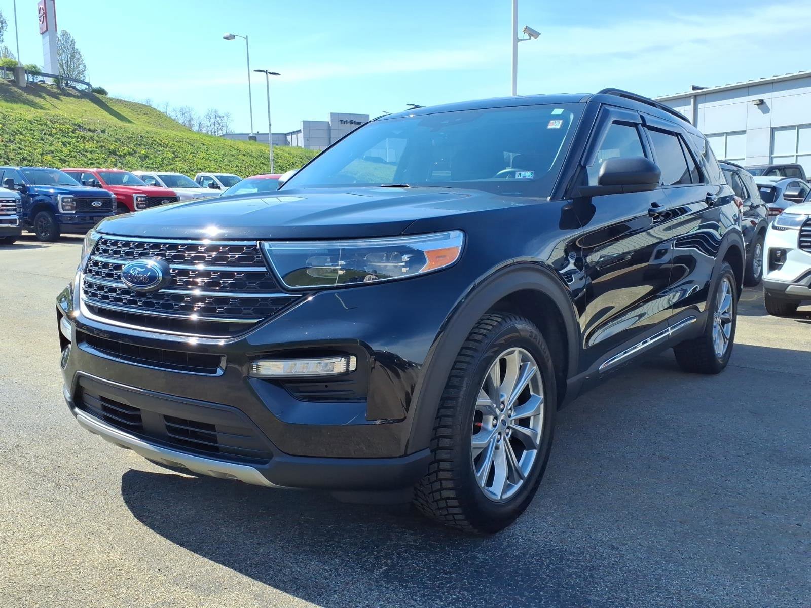 Certified 2023 Ford Explorer XLT w/ Equipment Group 202A image 3