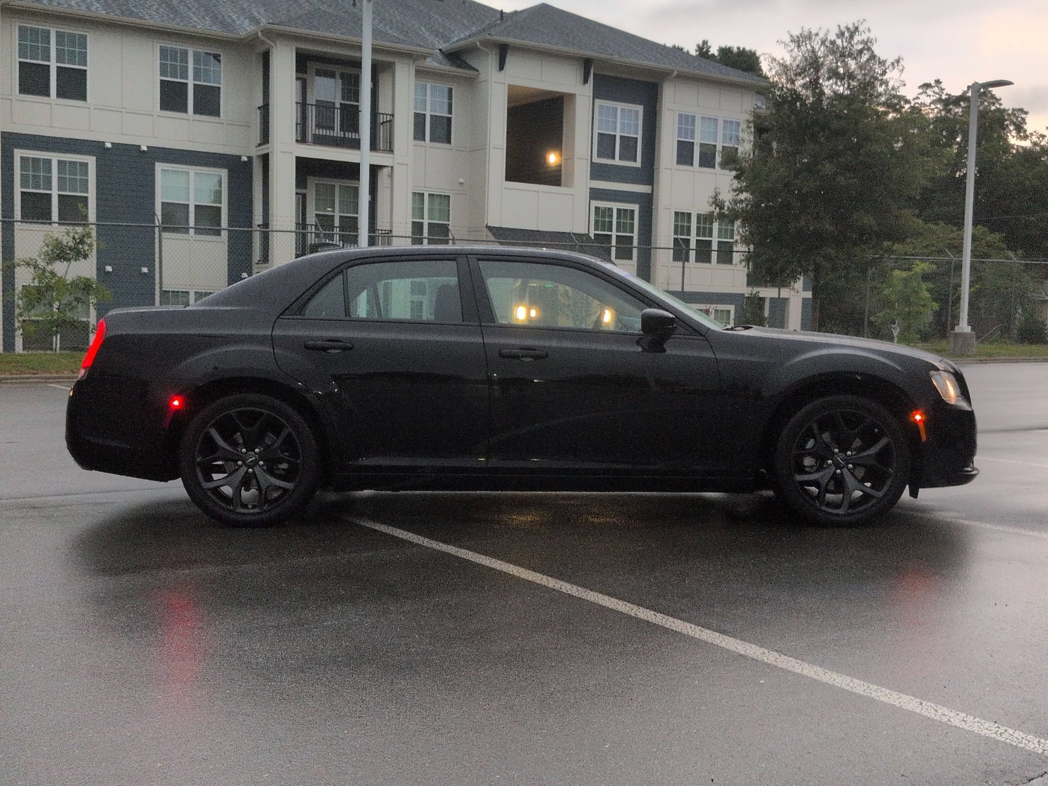 Used 2022 Chrysler 300 Touring w/ Sport Appearance Package RWD image 3