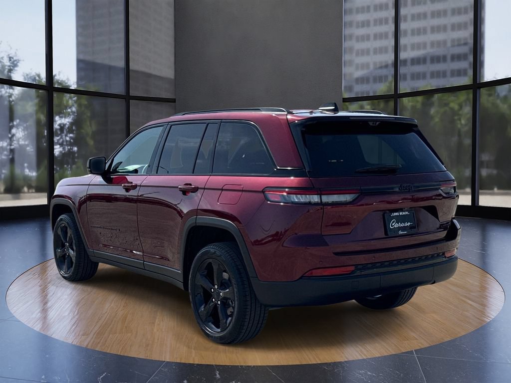 Used 2025 Jeep Grand Cherokee Limited w/ Luxury Tech Group II RWD image 5
