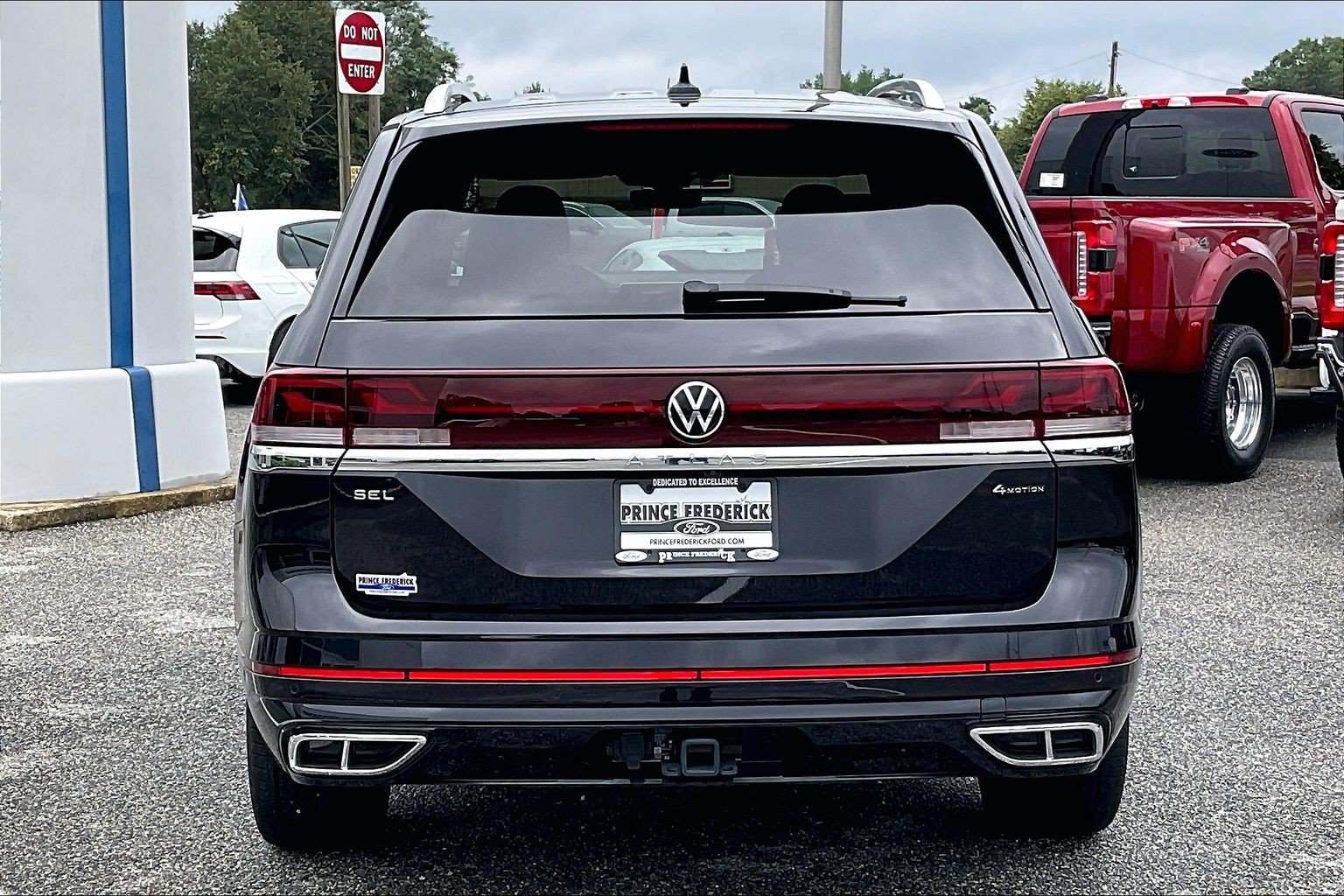 Used 2025 Volkswagen Atlas SEL Premium R-Line AWD/4WD image 4