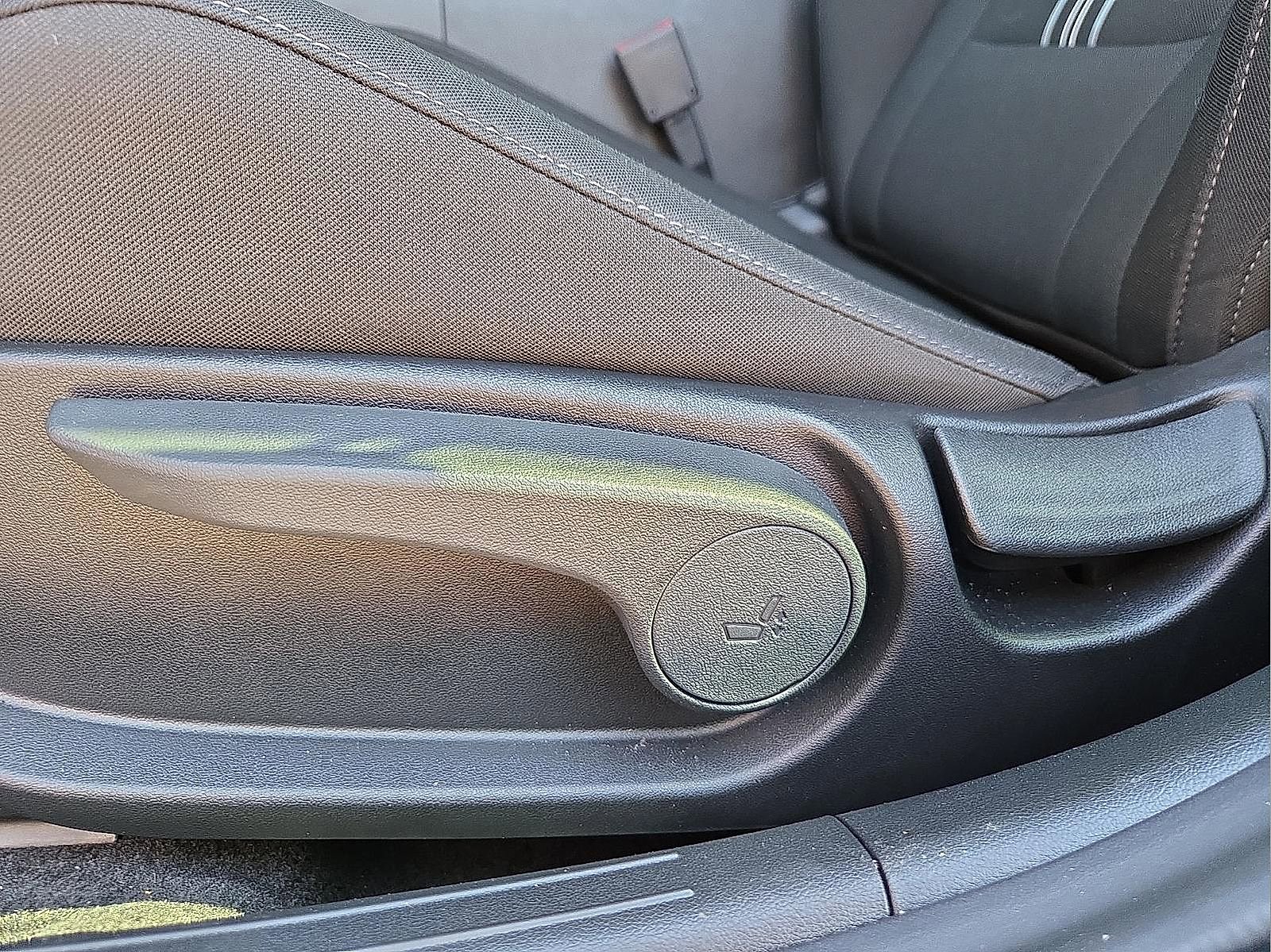 Used 2025 Hyundai Elantra Sport FWD image 15