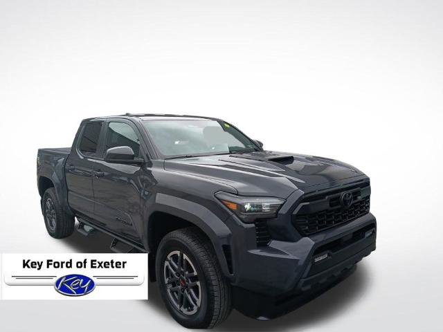 Used 2025 Toyota Tacoma TRD Sport image 2