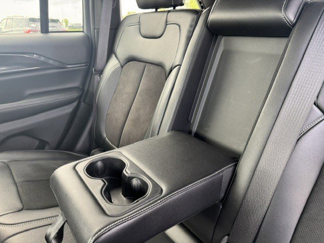 Used 2023 Jeep Grand Cherokee Altitude AWD/4WD image 28