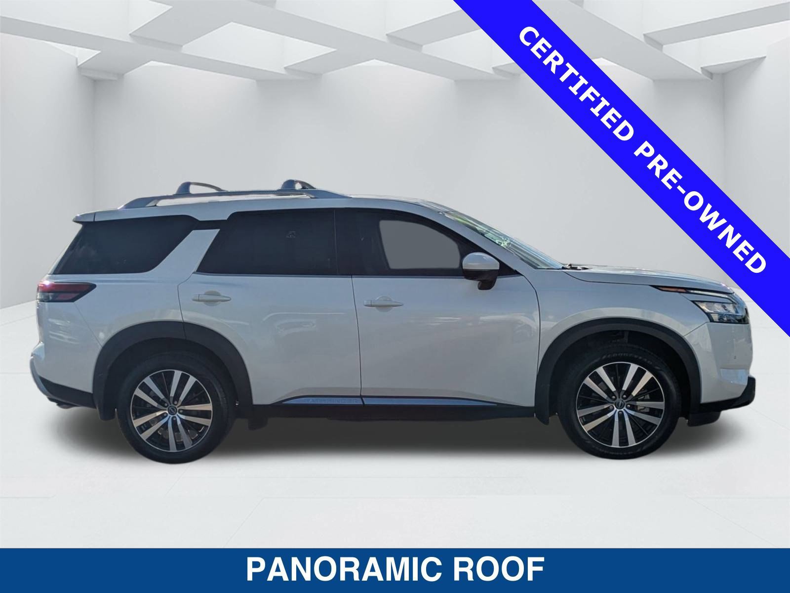 Used 2023 Nissan Pathfinder Platinum image 5