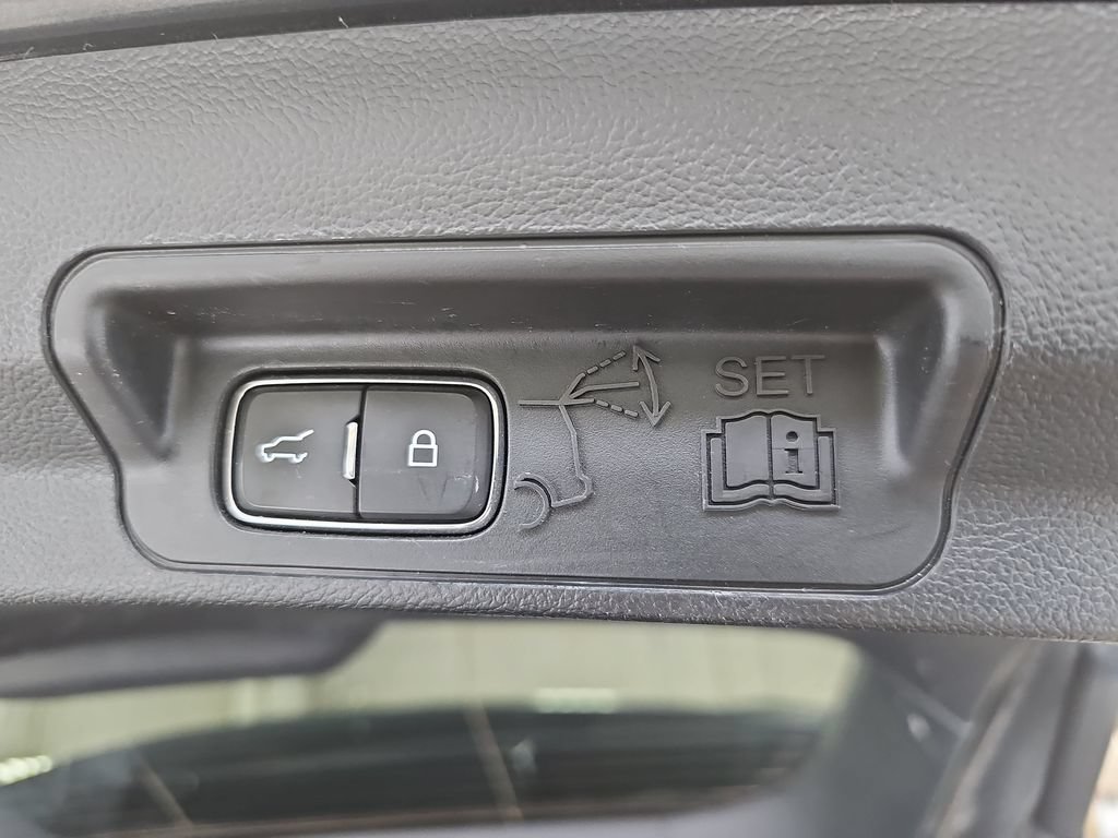 Certified 2020 Ford Explorer XLT w/ Equipment Group 202A AWD/4WD image 13