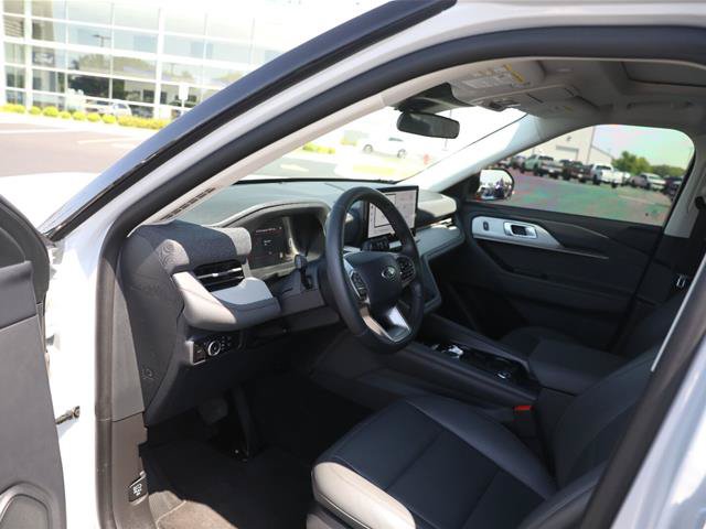 Certified 2025 Ford Explorer Active w/ Active Comfort Package AWD/4WD image 21