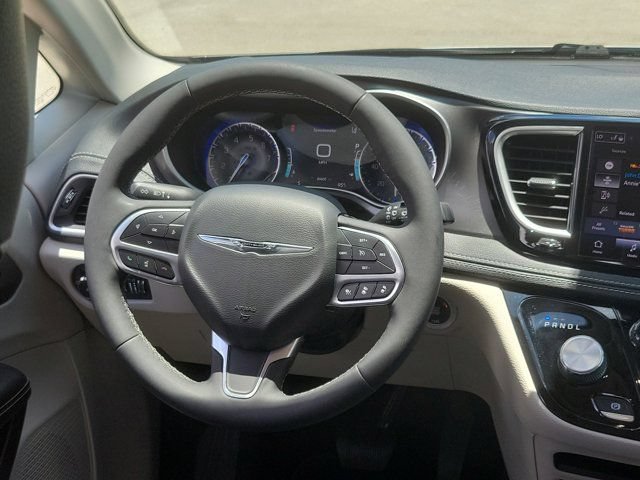 Used 2022 Chrysler Pacifica Touring-L AWD/4WD image 20