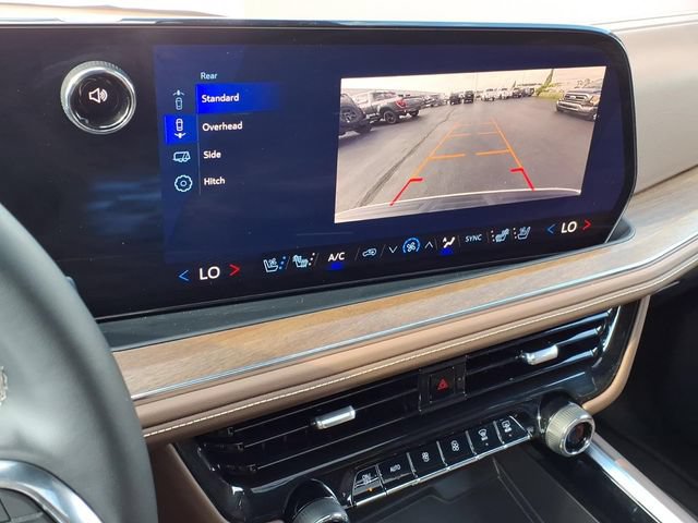Used 2025 Chevrolet Suburban High Country AWD/4WD image 29
