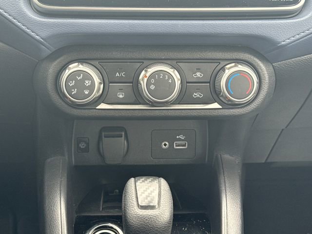 Used 2023 Nissan Versa SV image 28