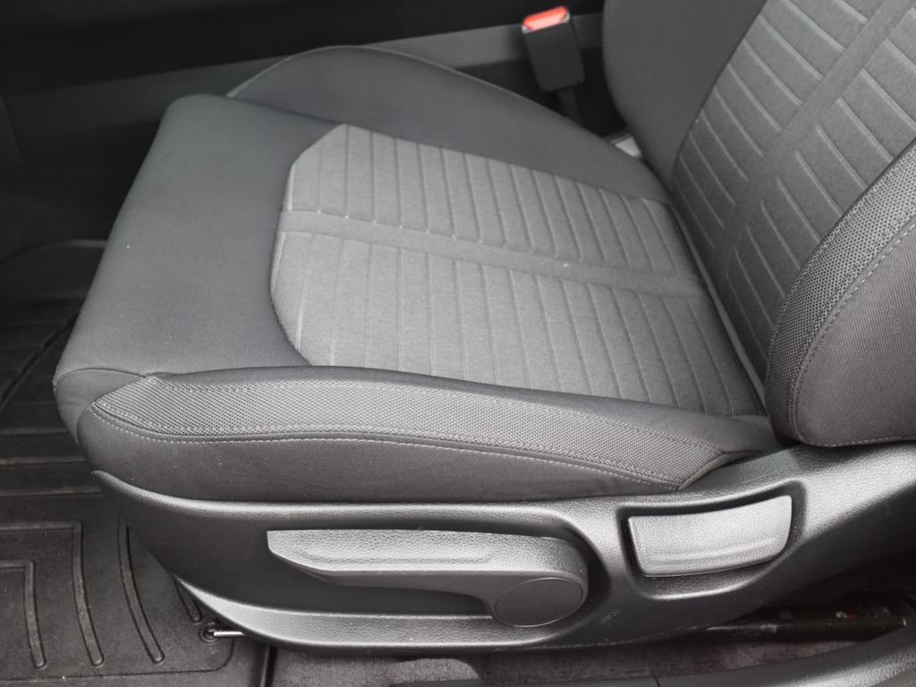 Used 2025 Kia K5 LXS FWD image 16