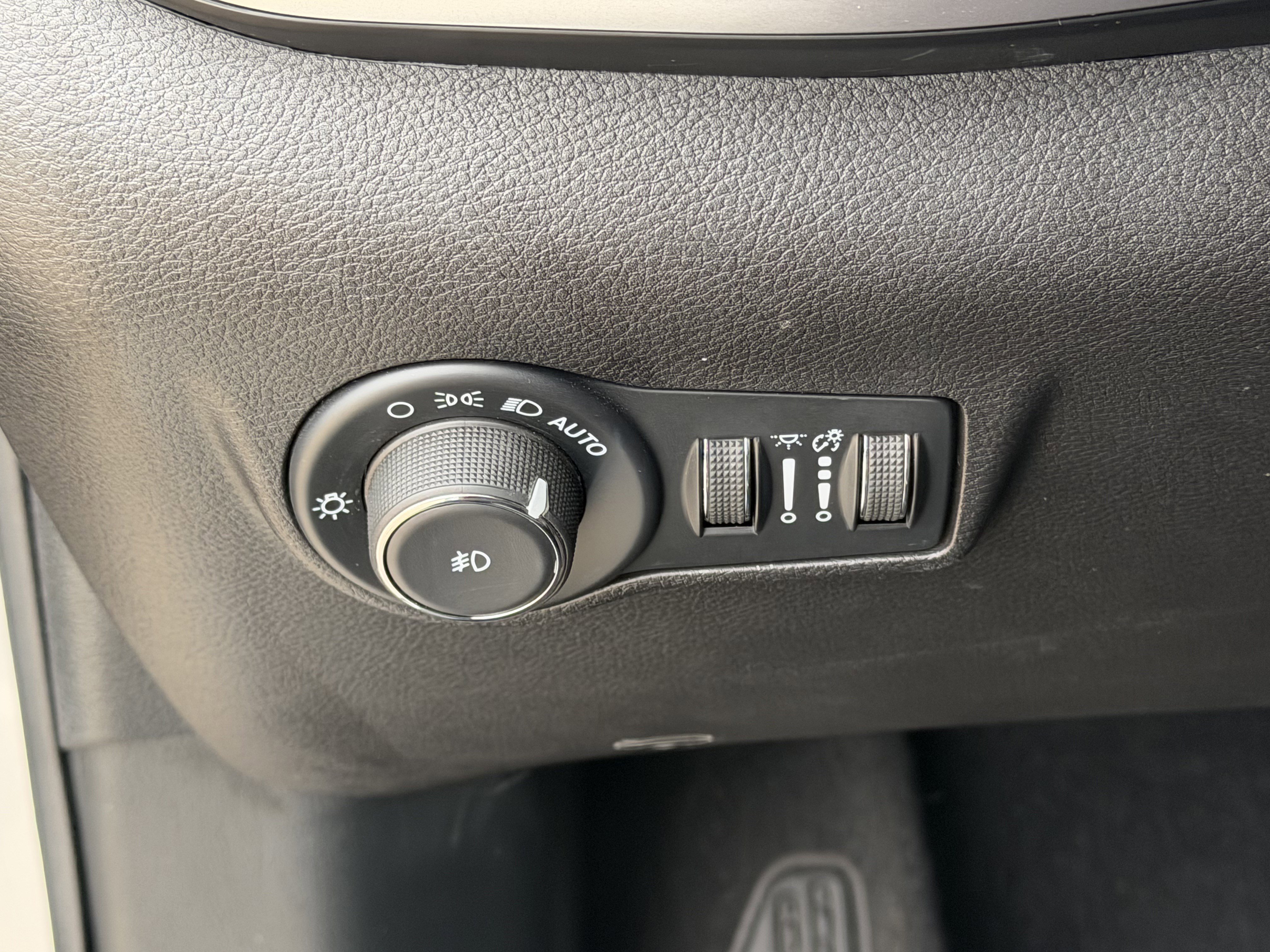 Used 2025 Jeep Compass Limited AWD/4WD image 22