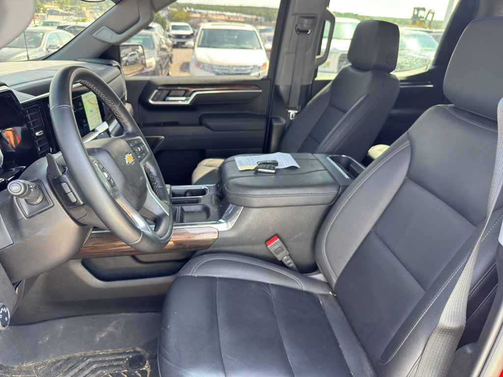 Used 2025 Chevrolet Silverado 1500 LT AWD/4WD image 12