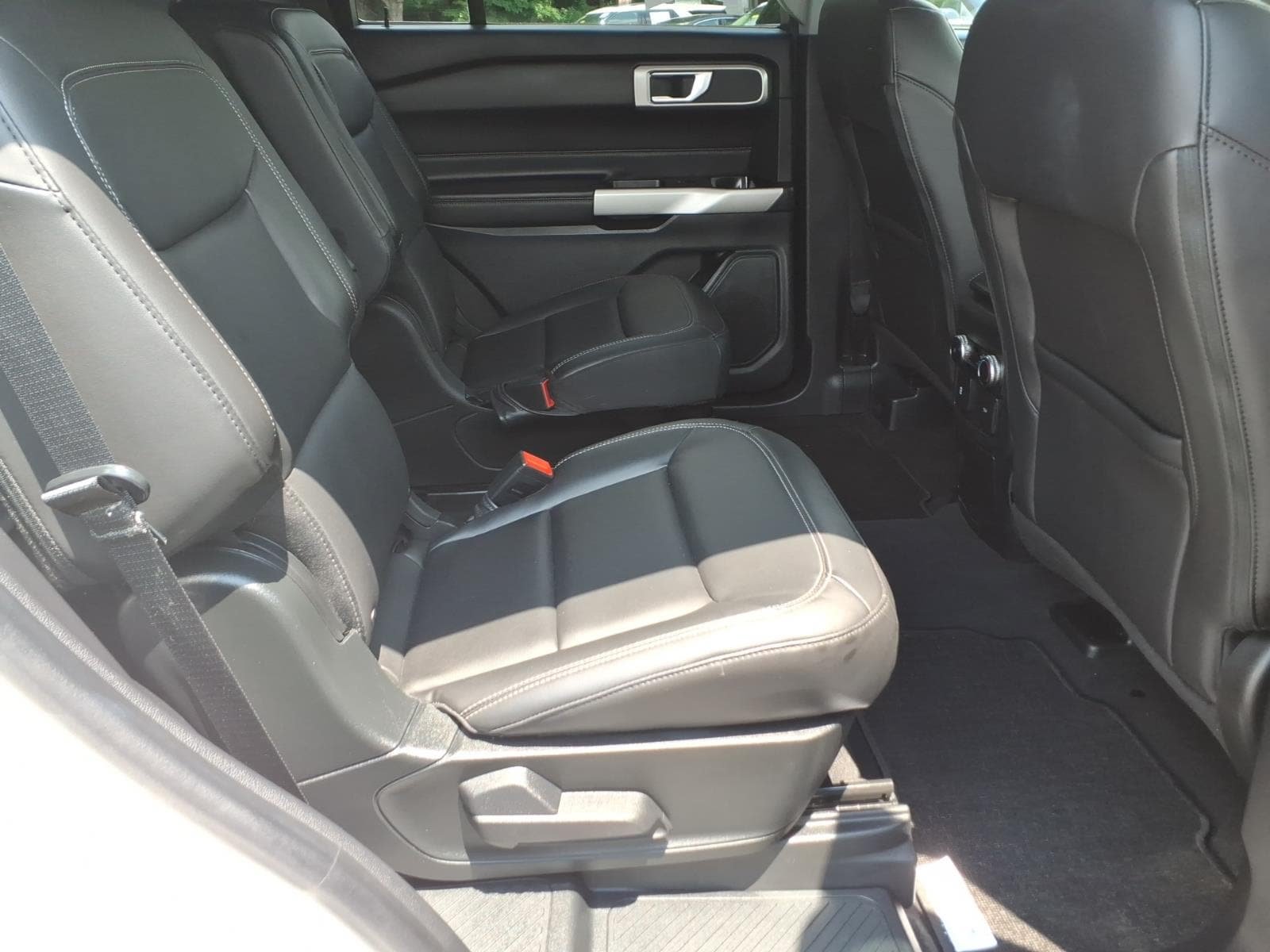 Certified 2022 Ford Explorer XLT w/ Equipment Group 202A AWD/4WD image 29