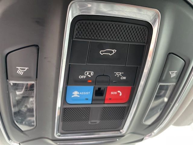 Used 2023 Jeep Grand Cherokee L Limited w/ Black Appearance Package image 14