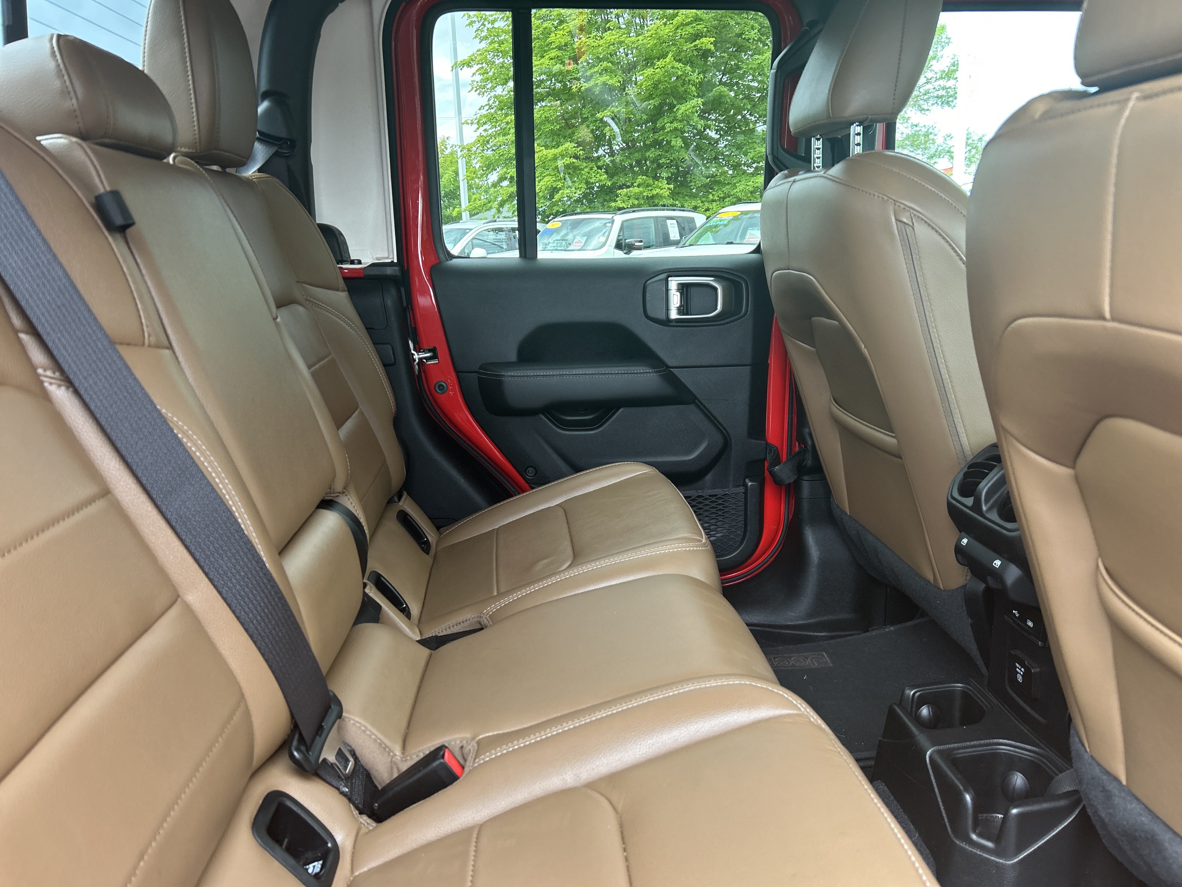 Used 2020 Jeep Gladiator Overland AWD/4WD image 11
