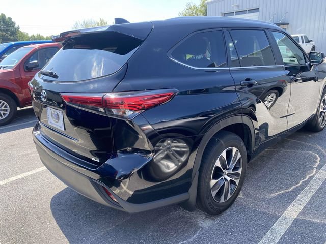 Used 2023 Toyota Highlander XLE FWD image 7