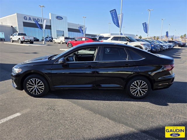 Used 2021 Volkswagen Jetta SE image 2