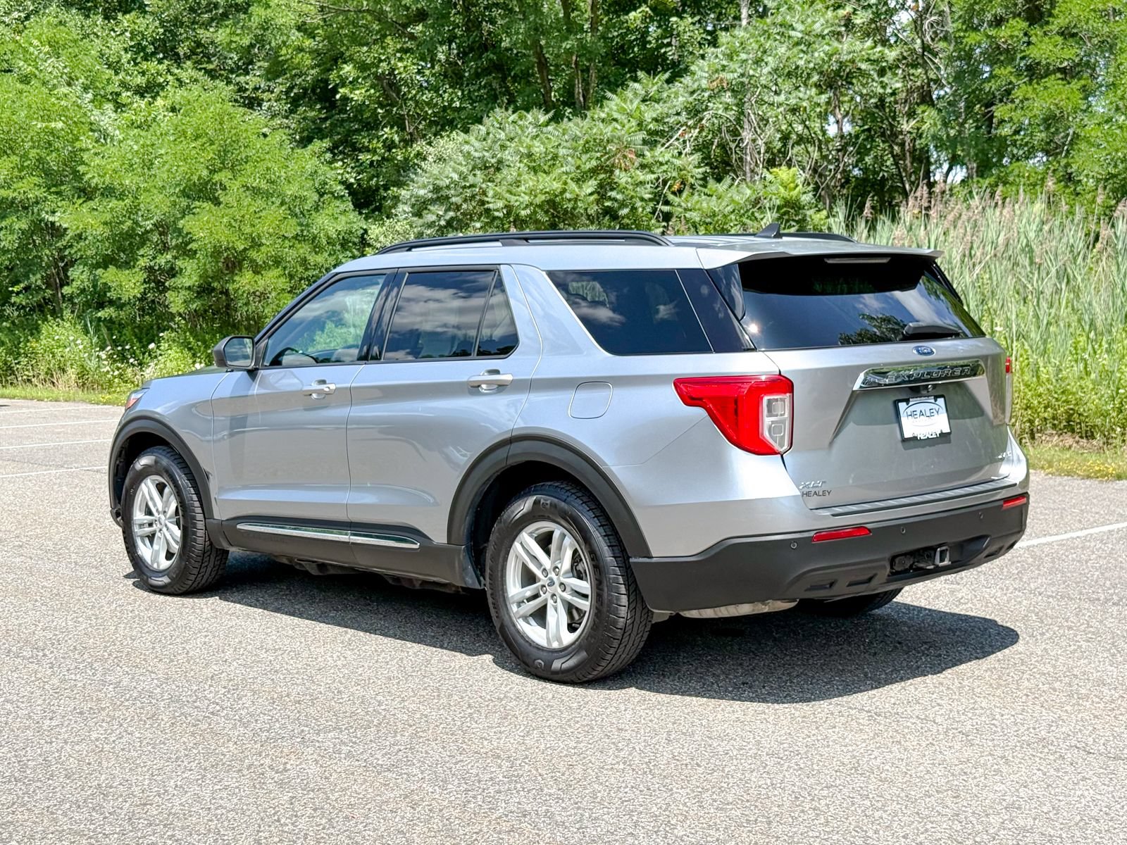 Certified 2022 Ford Explorer XLT w/ Class IV Trailer Tow Package AWD/4WD image 4
