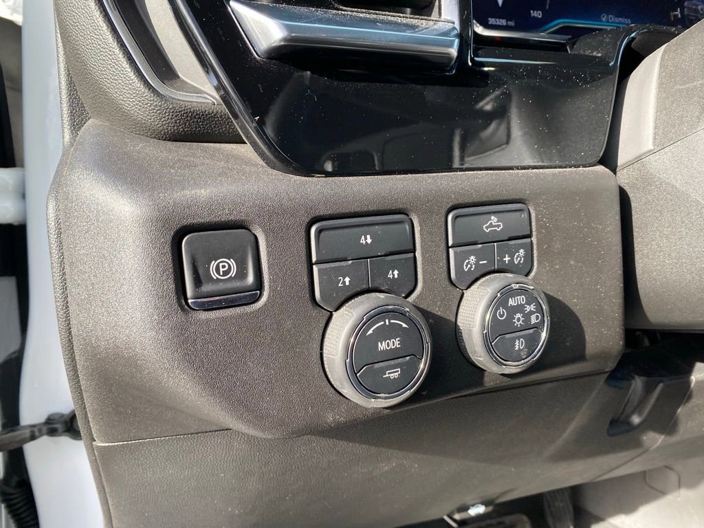 Used 2025 Chevrolet Silverado 2500 LT w/ Convenience Package image 17