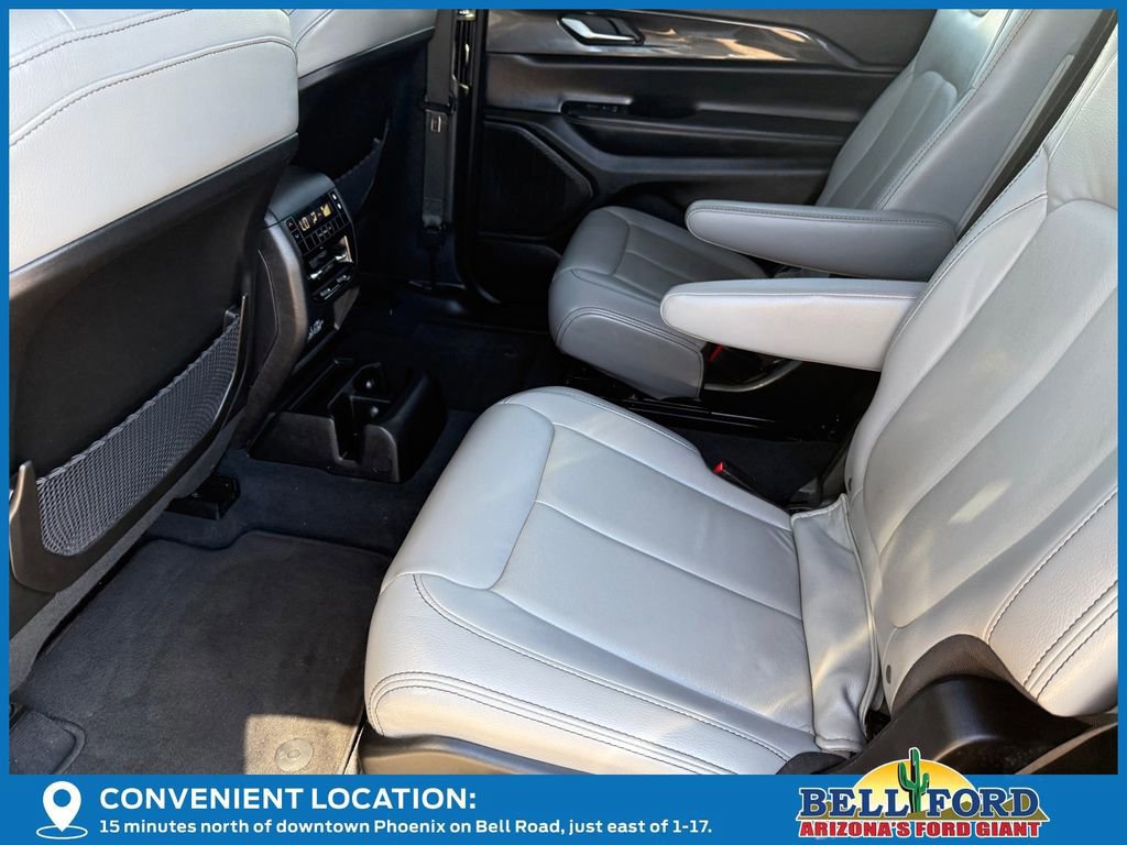 Used 2023 Jeep Grand Cherokee L Laredo image 15