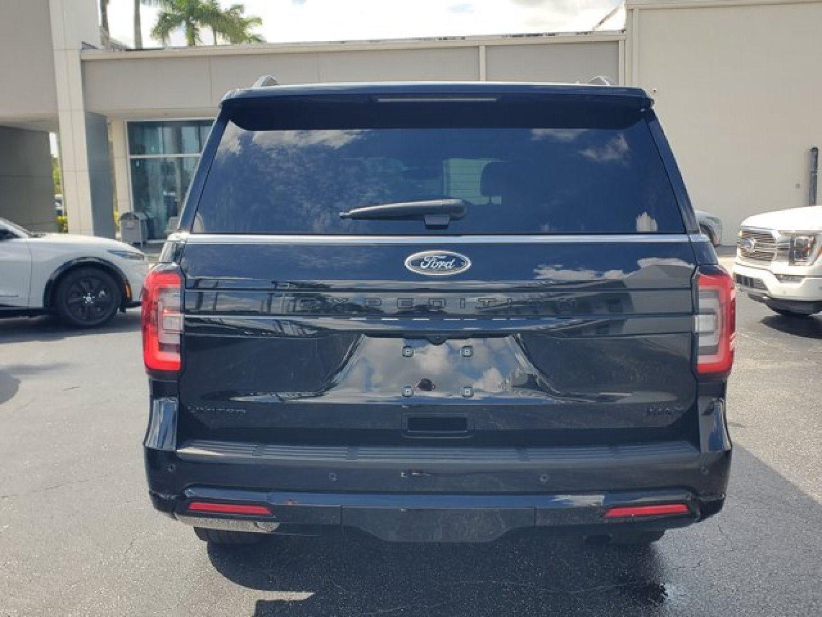 Certified 2023 Ford Expedition Max Limited AWD/4WD image 6
