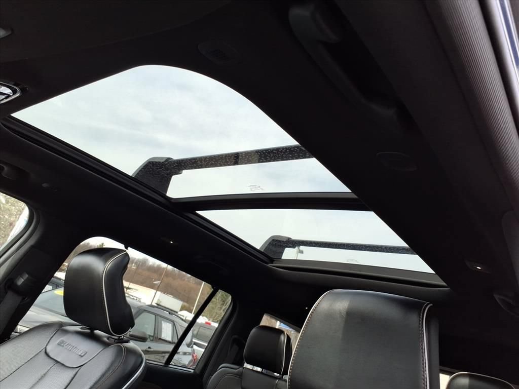 Used 2022 Jeep Grand Cherokee L Summit w/ Luxury Tech Group V AWD/4WD image 17