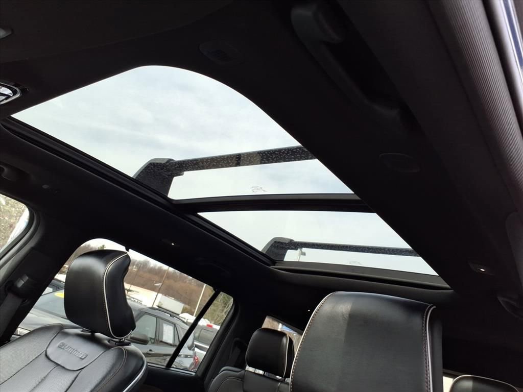 Used 2022 Jeep Grand Cherokee L Summit w/ Luxury Tech Group V image 17