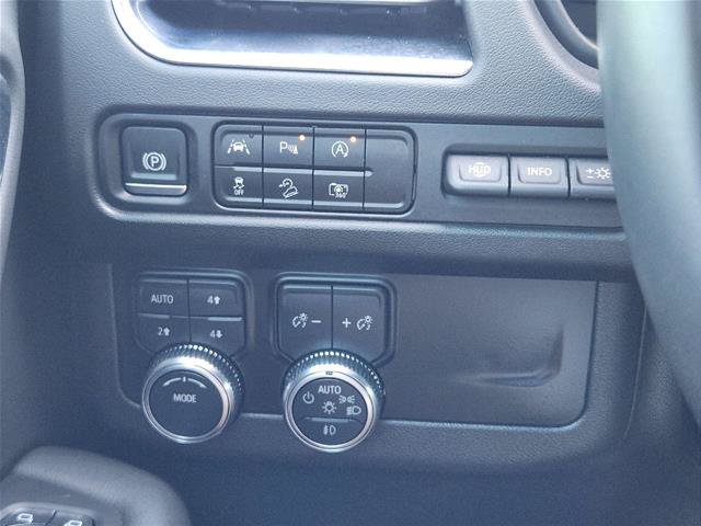 Used 2024 GMC Yukon AT4 w/ Technology Package AWD/4WD image 21