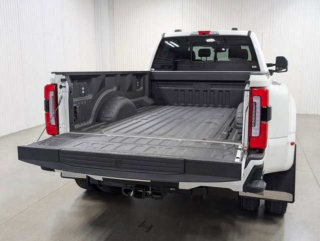 Certified 2025 Ford F450 Platinum w/ Platinum Plus Package image 9