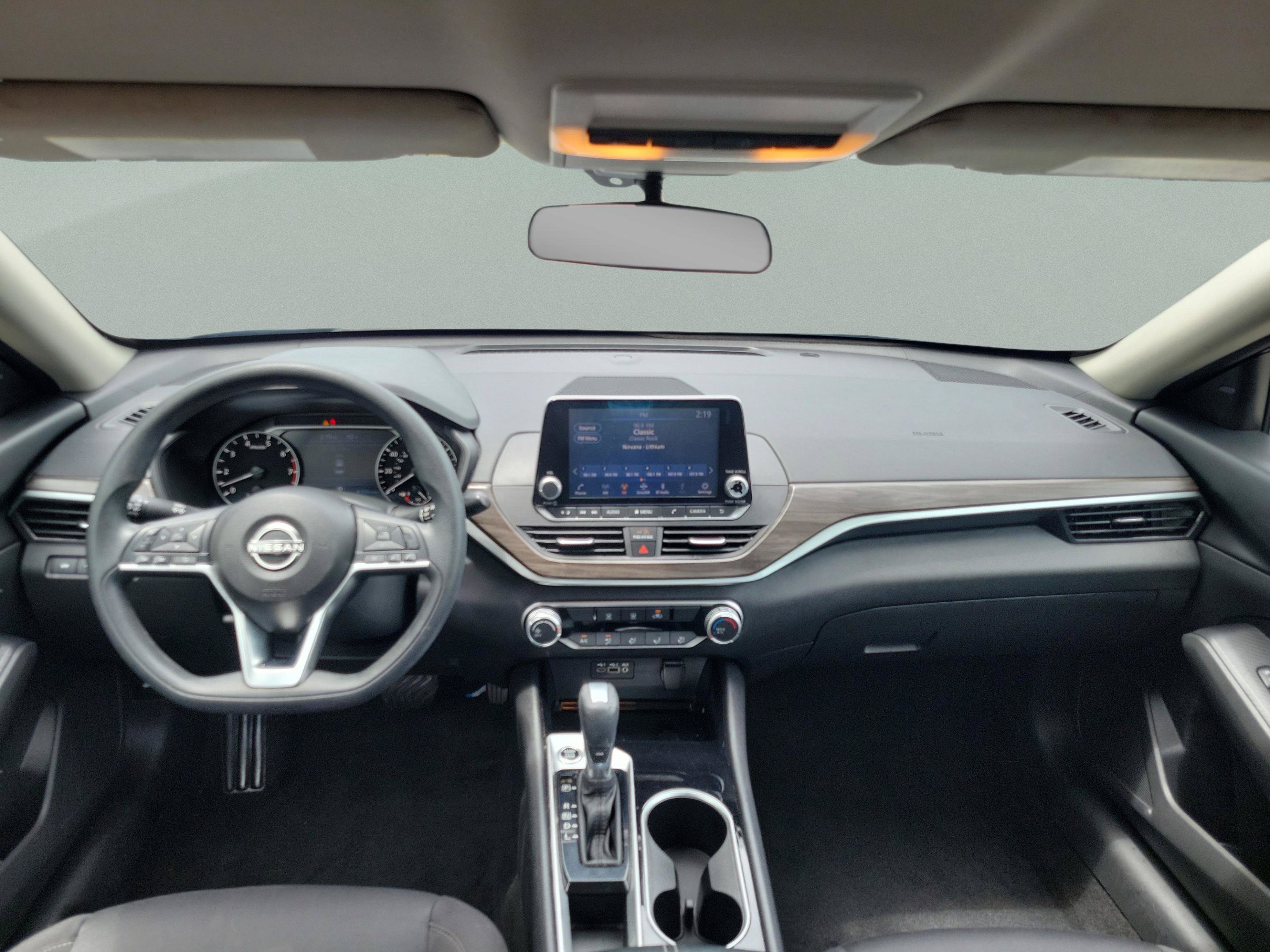 Used 2024 Nissan Altima 2.5 SV FWD image 6